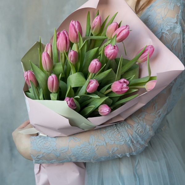 букет-19-розовых-тюльпанов